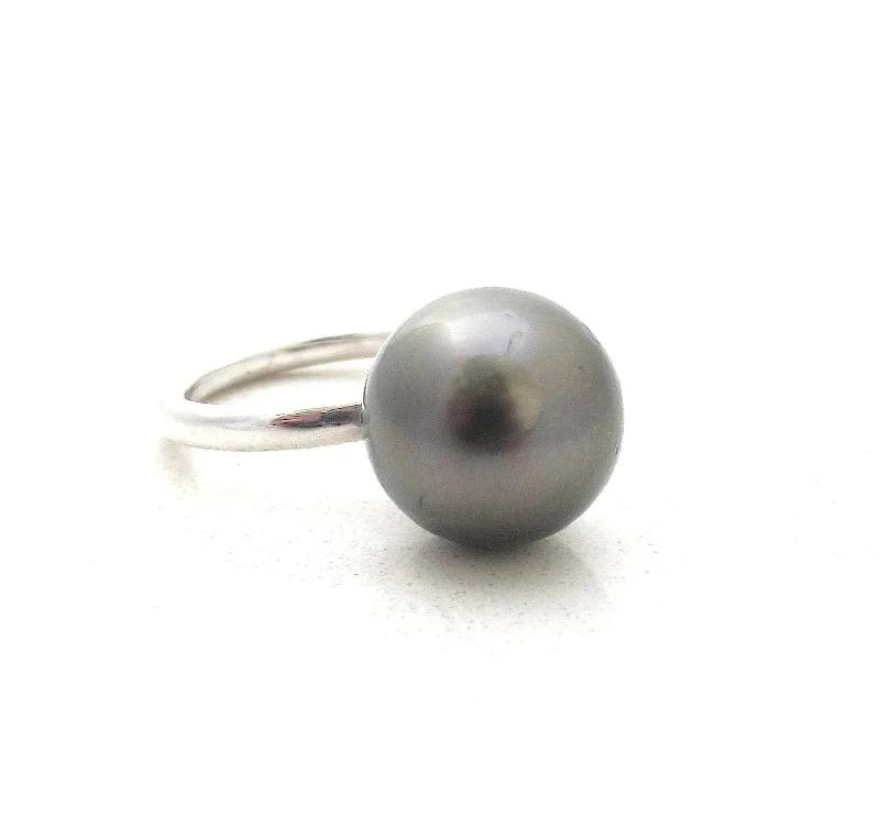 Dainty Wedding Bands-Globe Black Pearl Ring