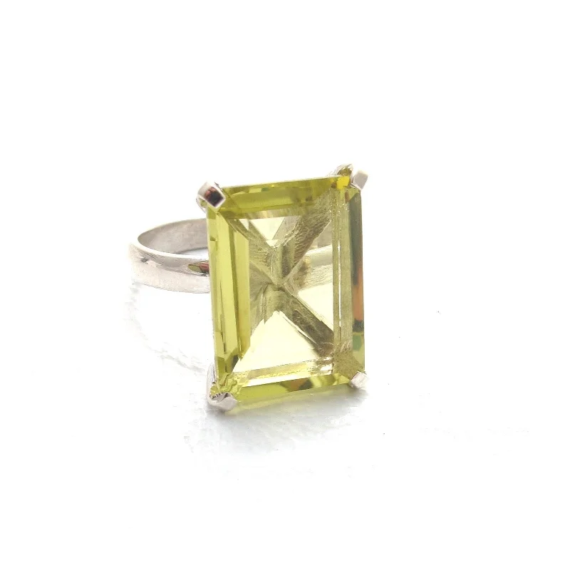 Luxury Engagement Rings-Lucent Lemon Quartz Ring